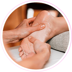 Aula prática de reflexologia podal - Curso de Massoterapia